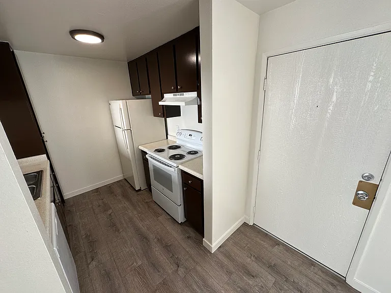 Eureka Gardens Apartments — Photo 10