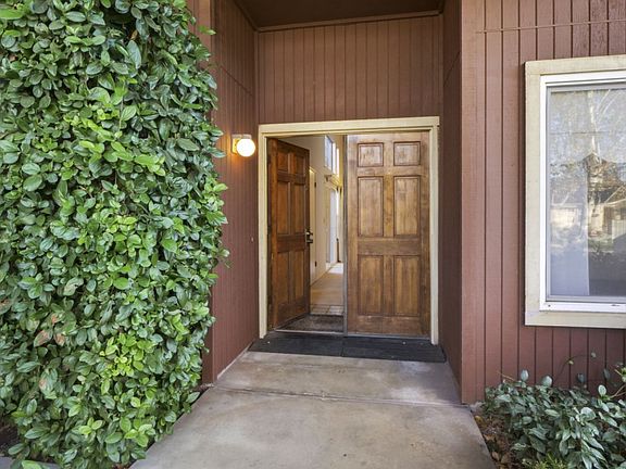 4th image of 9824 Honey Bear Ln