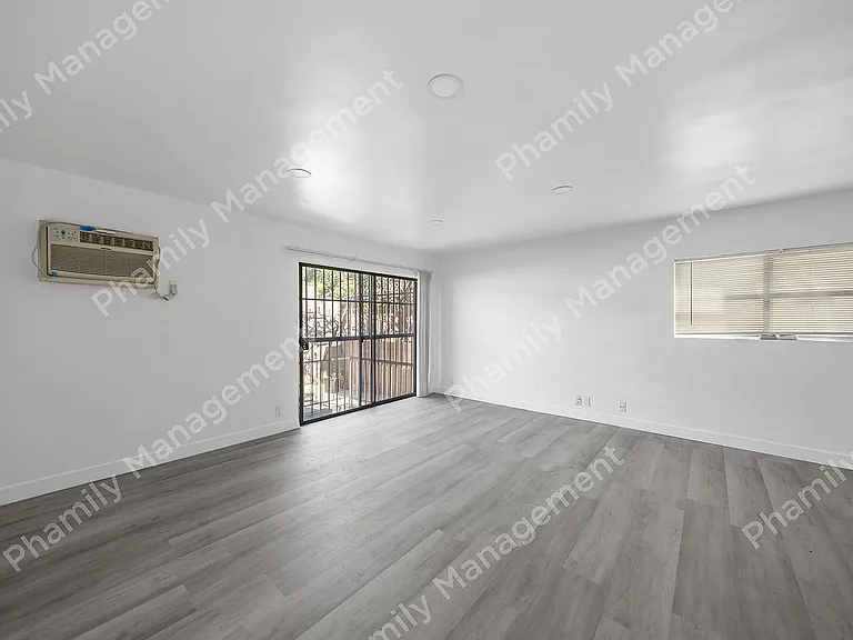 1015 Doyle Pl #4 — Photo 3
