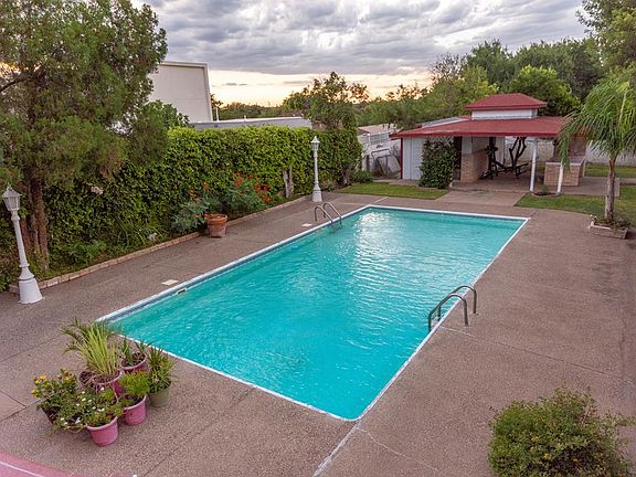 3rd image of 831 Jalisco Cir