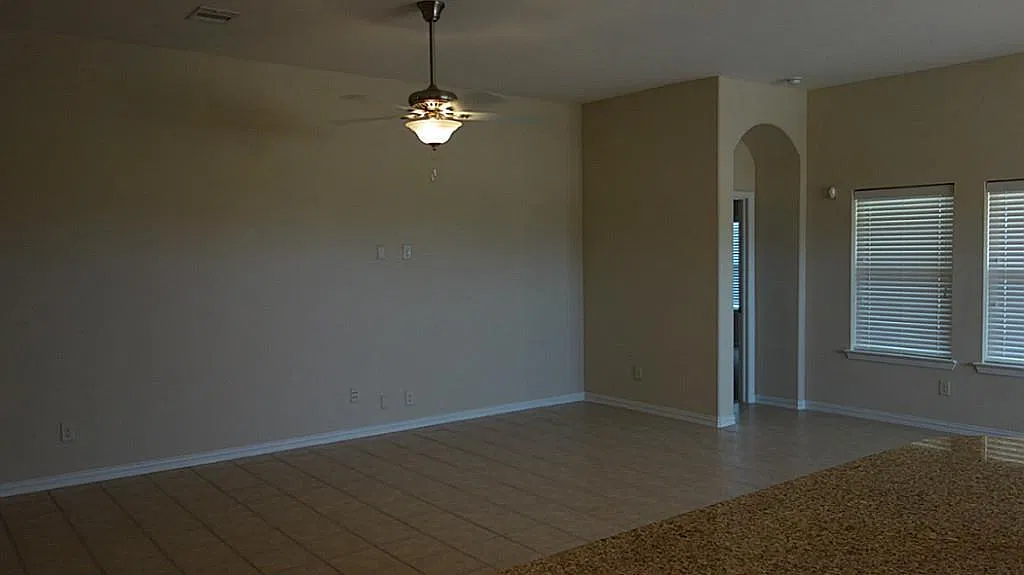 4 bed, 2.5 bath, 1930 sqft, $2,500 — Photo 4
