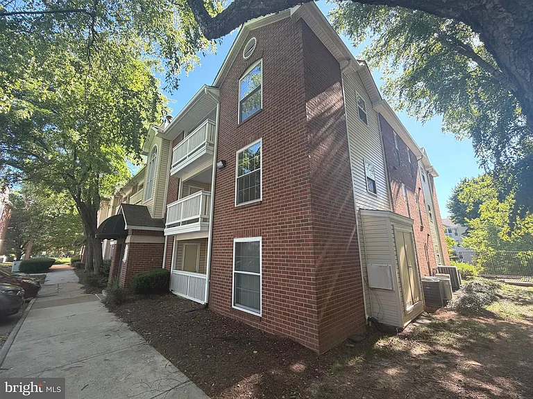 1534 Lincoln Way #204 — Photo 2