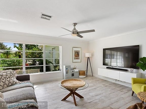 4th image of 811 SE 13th Ave