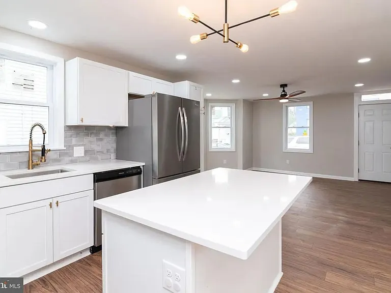 107 West St — Photo 3
