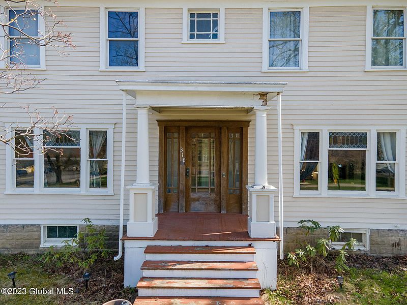 3rd image of 318 Main Street