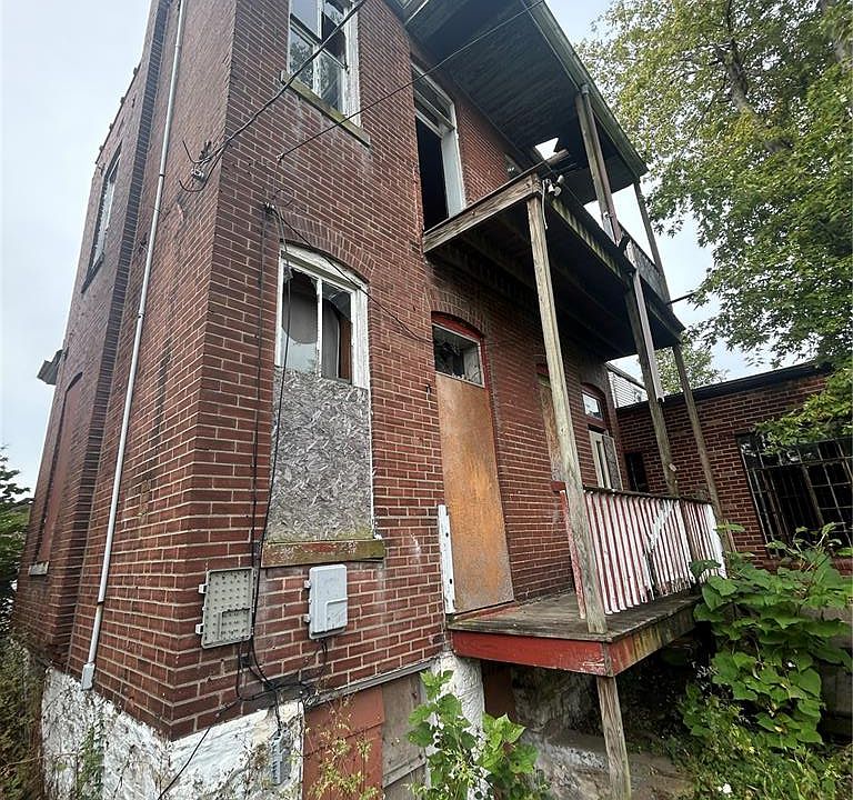 2nd image of 3123 Chippewa St