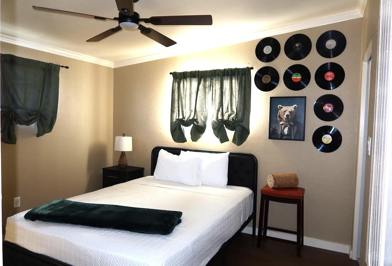 2 bed, 916 sqft, $1,650 — Photo 2