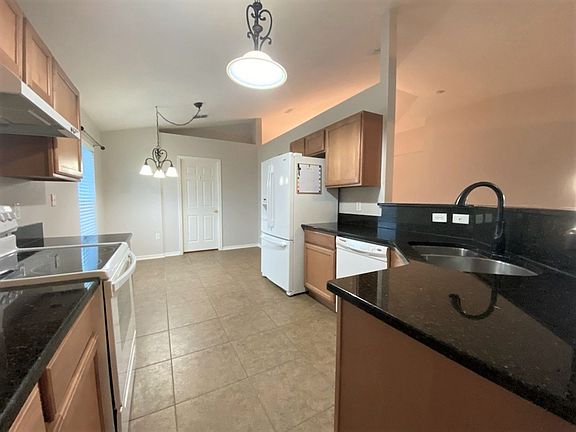 4th image of 3905 Sunset Cove Dr