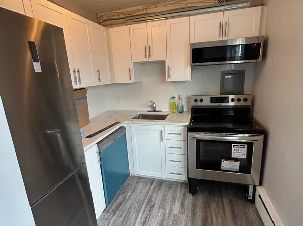 385 Melvin Ave #307, Hamilton, ON L8H 2K6