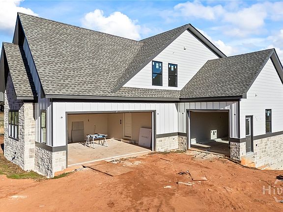 4th image of 810 North Hampton Way