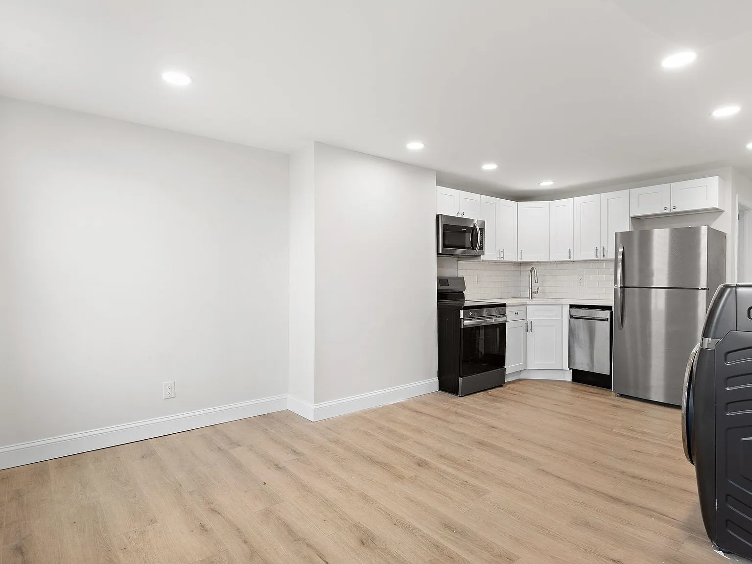 3 bed, 1.0 bath, $2,300 — Photo 4