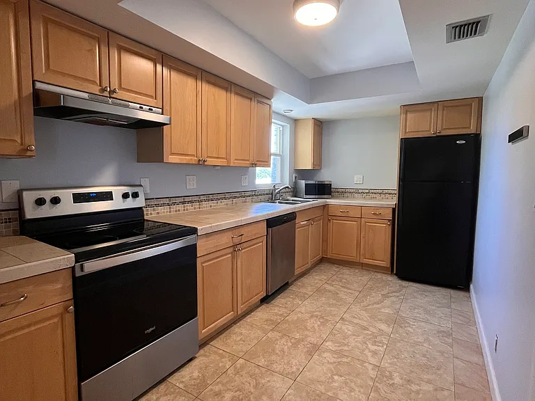 3201 NE 29th St #307 — Photo 4