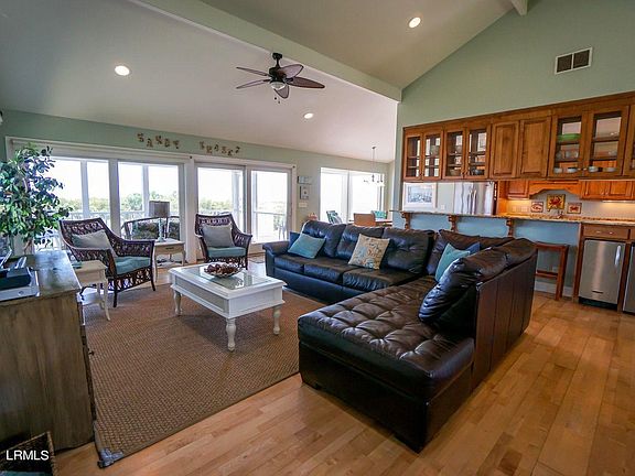 4th image of 775 Marlin Dr