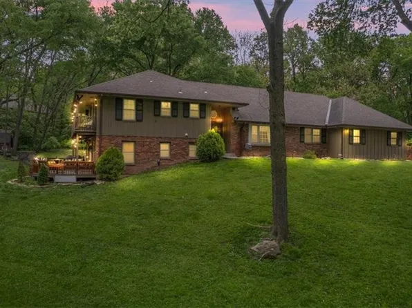 606 W Red Bridge Rd, Kansas City, MO 64114