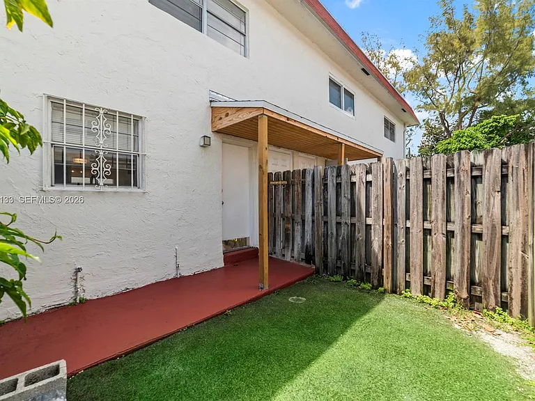 1560 NE 151st St #103 — Photo 9