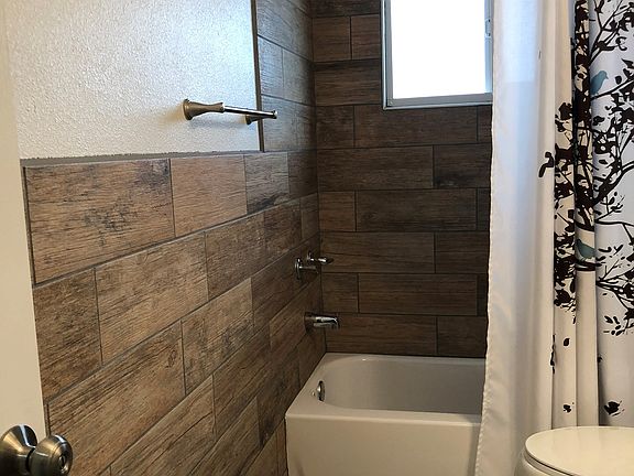 3rd image of 3823 Los Arboles Ave NE