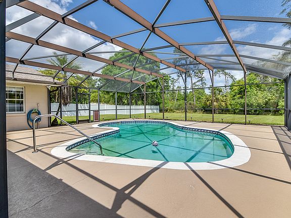 4th image of 8043 Nicklaus Dr
