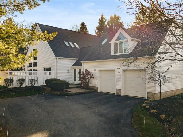 985 Goldenrod Dr, Aurora, OH 44202