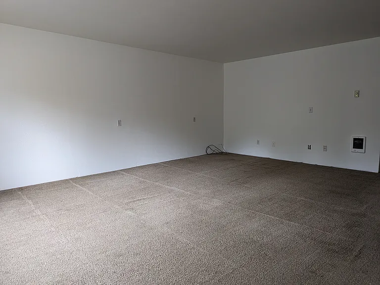 621 Sunset Ave NE #101 — Photo 2