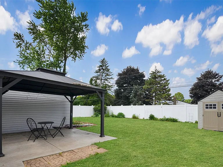 37653 Longacre Dr — Photo 35