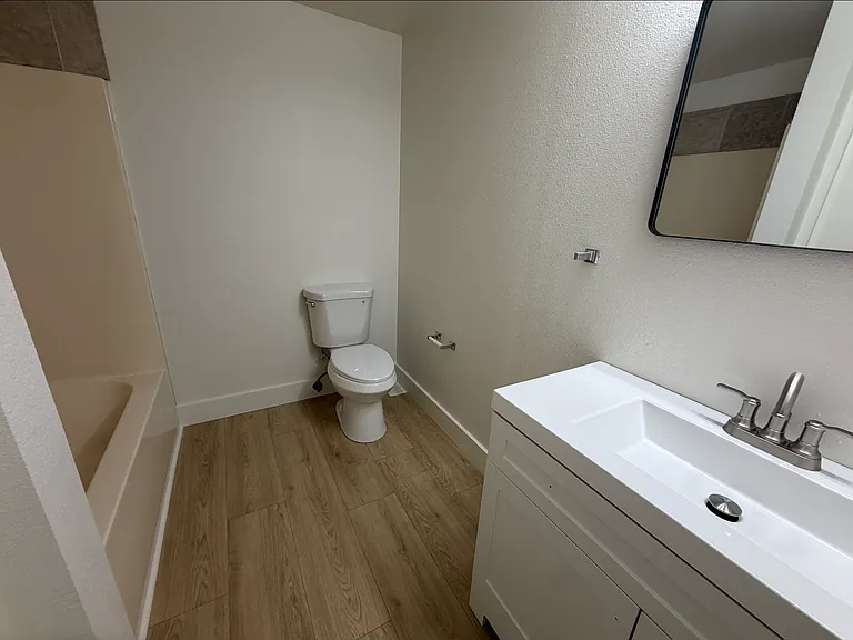 Twin Peaks Apartments — Photo 17