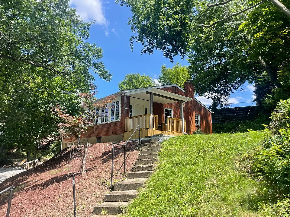 1016 Weber St