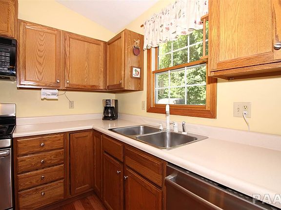 5th image of 28 Yorkshire Dr