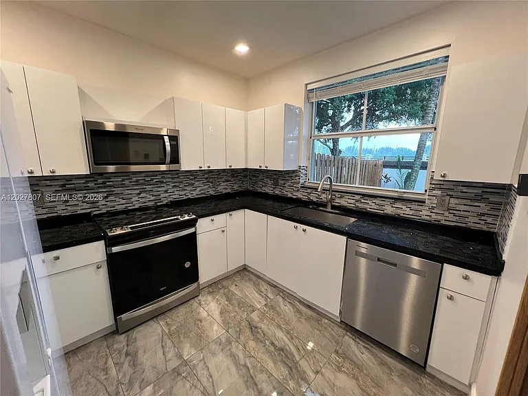 254 Riverwalk Cir #254 — Photo 10