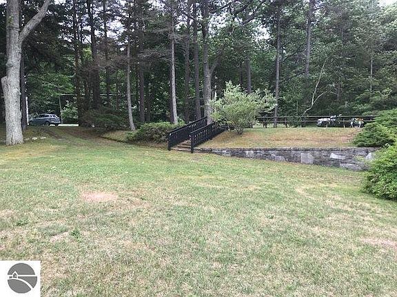3rd image of 625 S Crescent Ave