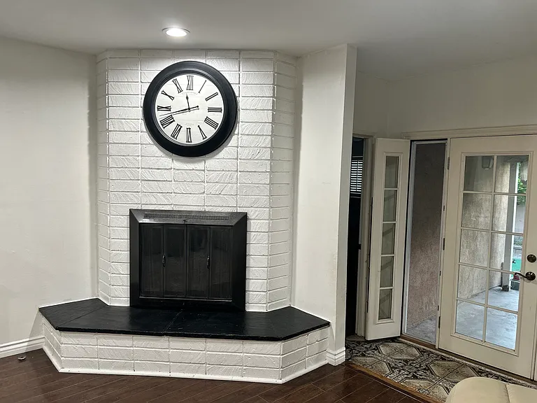 15429 Bloomfield Ave — Photo 2