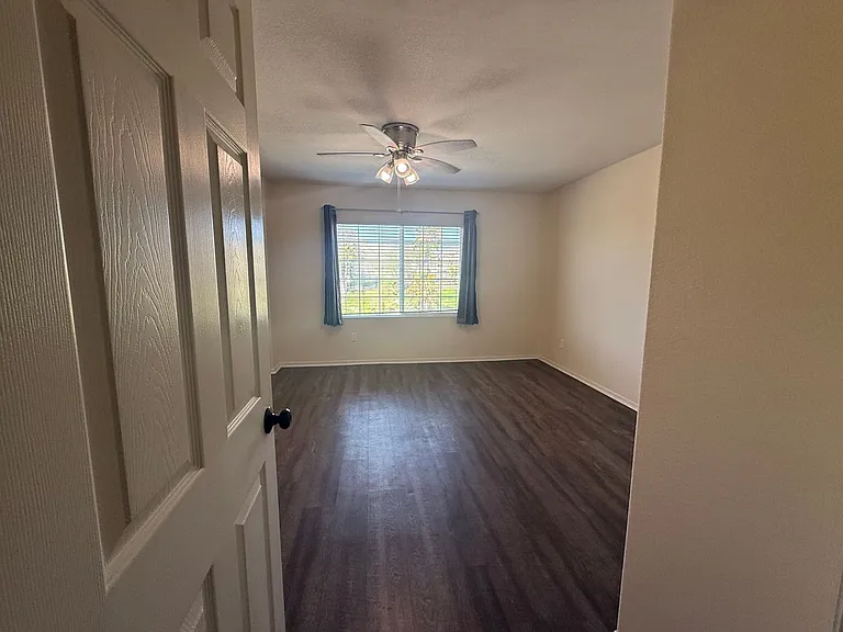 1357 Burgundy Dr — Photo 29
