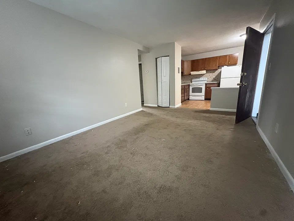 160 W Main St #3