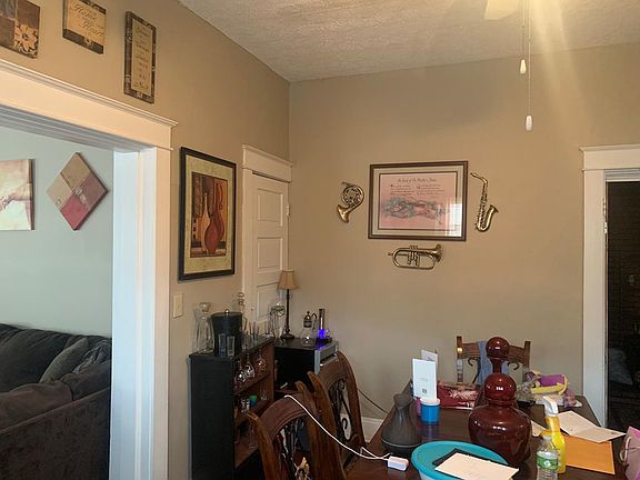 4th image of 609 Forest Ave