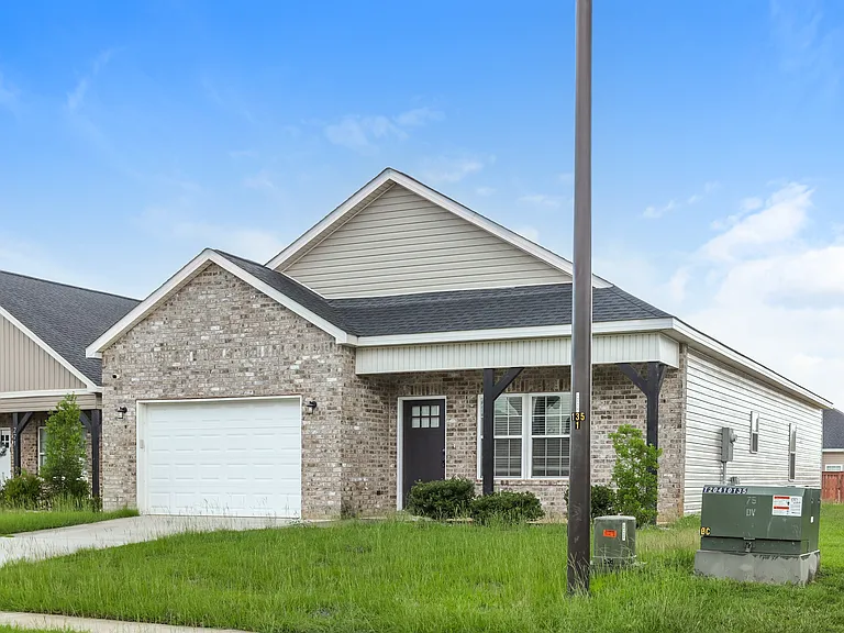 219 Beau Claire Cir — Photo 2