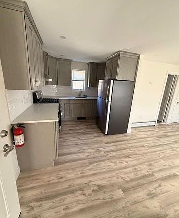 3rd image of 545 Lexington Ave