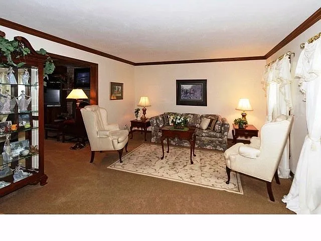 1606 Cavalier Ct photo 1