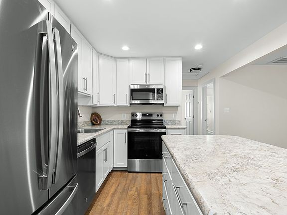 4th image of 15099 Richmond Rd