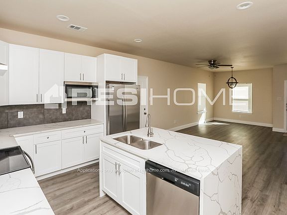 2711 Lagow St, Dallas, TX 75210 | Zillow