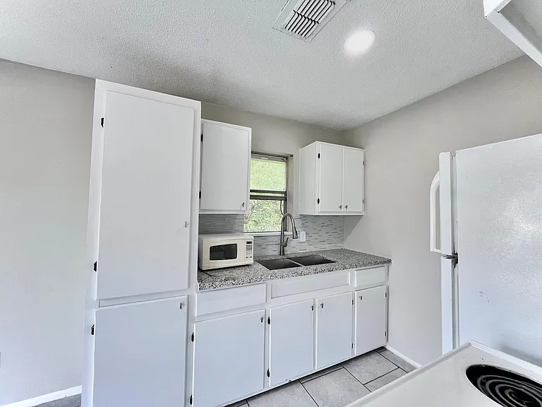 3021 Sycamore Ave #8 — Photo 5