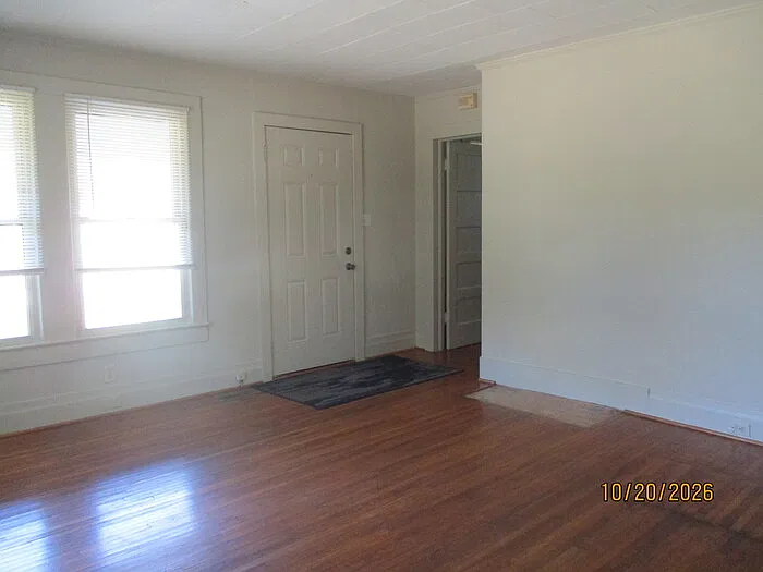 2 bed, 1.0 bath, $1,250 — Photo 2