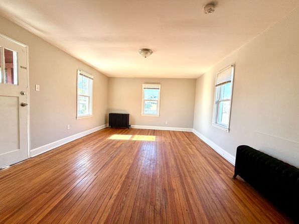 165 Summit Ave APT 4