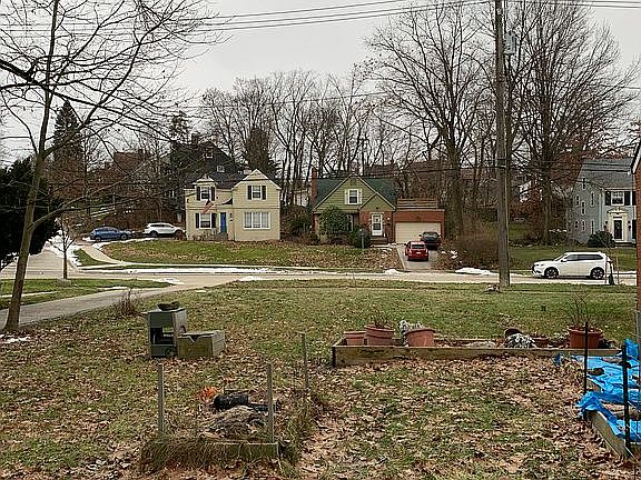 3rd image of 3503 Meadowbrook Blvd