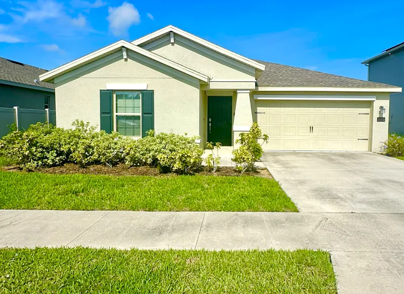 3 bed, 2.0 bath, 1555 sqft, $1,995 — Photo 2