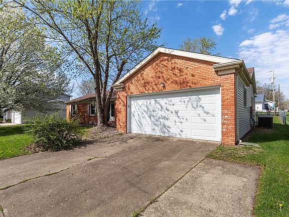 2nd image of 1802 Meadowlake Dr