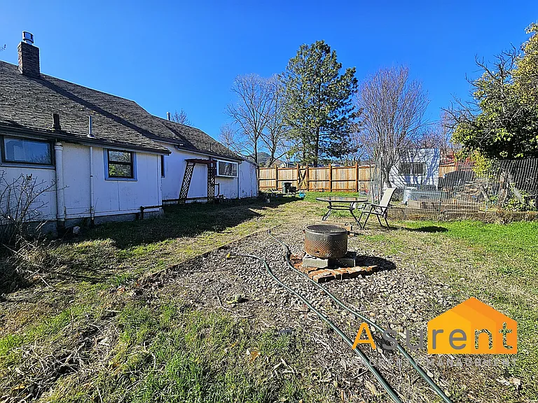 459 Willow St — Photo 17