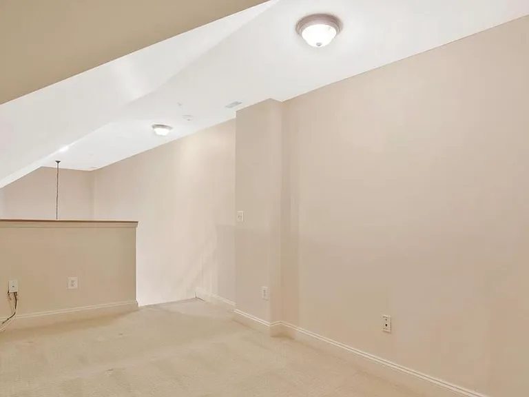 601 7th St #401 — Photo 20