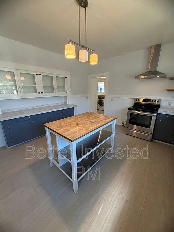 3 bed, 2.0 bath, 1800 sqft, $2,800 — Photo 3