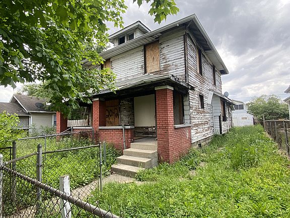 3rd image of 2042 Adams St