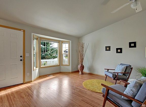 3rd image of 5611 103rd St NE