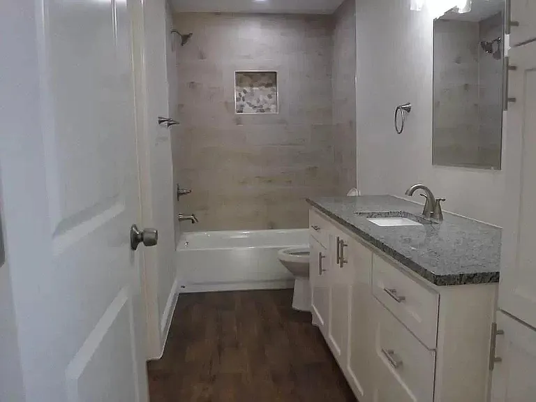 812 N Broughton St — Photo 8